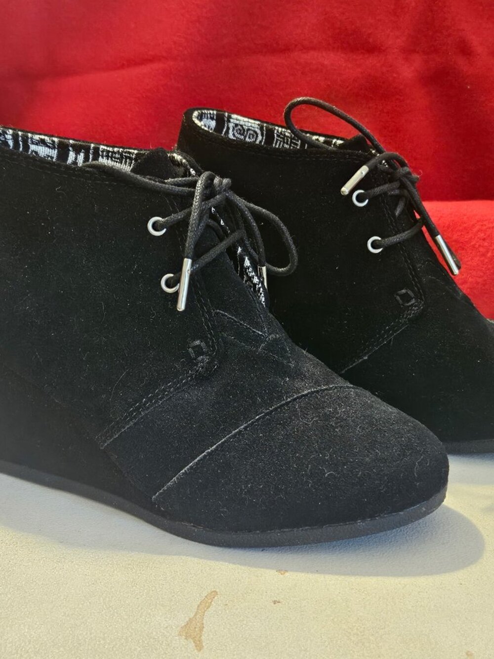 Tom's suede boots